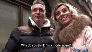 Public Agent - Vicky Love más pali hímvesszőjén lovagol