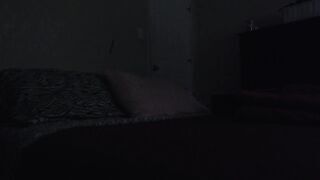 Tini gádzsi pornóra maszturbál