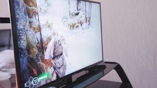 Gamer csajszi konzolozás helyett cerkát kap