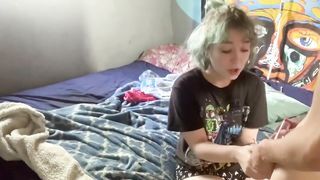 Amatőr 18 éves tini csajszika televerve