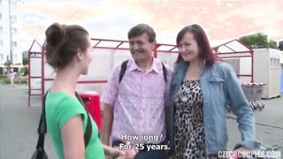 Idősebb pár kufircol