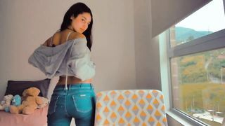 Fiatal arab tini pipi