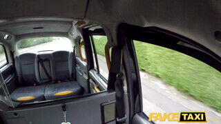 Fake Taxi - Alice Judge segglyukba kefélve a taxiban
