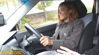 Fake Driving School - Sofia Lee az óriás tőgyes lány