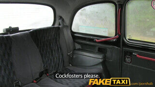 FakeTaxi - Lexi Ryder melle közé veszi a péniszt
