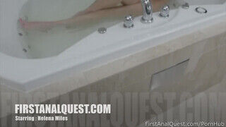 Helena Miles seggbe is szereti - First Anal Quest