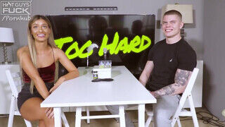 Szexy tini macát kúr az izmos fószer - Hot Guys Fuck