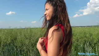 Jade Presley 300 euróért baszható - Public Agent