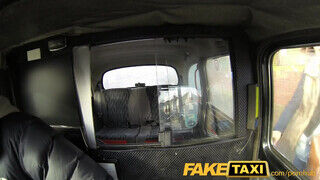 FakeTaxi - Popóba kúrt tini a taxiban