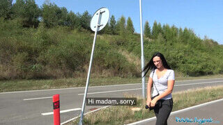 Hatalmas csöcsű tini csajszika pénzért kefél - Public Agent