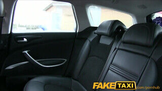 FakeTaxi - Fiatal gádzsit megbasznak a hátsó ülésen