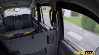 Fake Taxi - Amber Jayne a szexi világos szőke milf