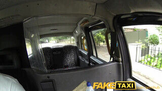 FakeTaxi - Molly Dae engedi hátsó bejáratba is