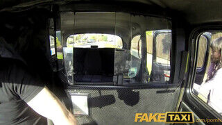 FakeTaxi - Hatalmas didkós félvér gádzsi megkettyintve