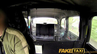 FakeTaxi - Vékony bige lovagol a taxison