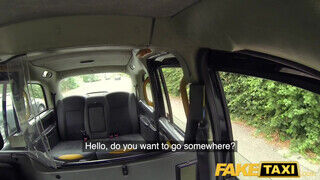 Fake Taxi - Kira Noir kefél a hátsó ülésen