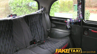 FakeTaxi - világos szőke maca popóba is engedi