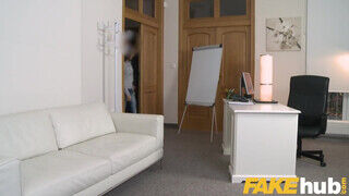Fake Agent - Lilu Moon imád a castingon kufircolni