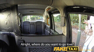 FakeTaxi - Formás fenekű tini a motorháztetőn