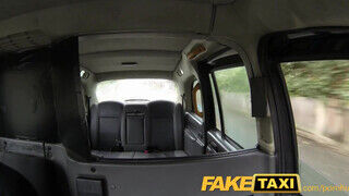 FakeTaxi - vonzó amerikai szuka gigantikus mellekkel