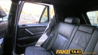 FakeTaxi - világos szőke szemüveges nőcit nem nehéz rábeszélni