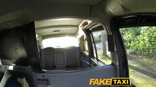 FakeTaxi - Gyönyörű néger hajú nőci baszásra vágyik