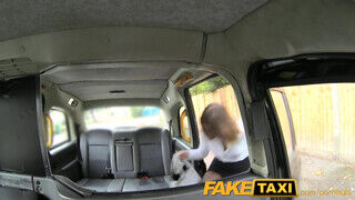 FakeTaxi - kerek mellek és kerek segg