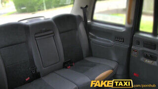 FakeTaxi - Kitetovált csöcsös pipi szeret kufircolni