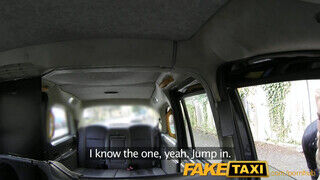 FakeTaxi - Világos Szőke csajszika dugható a hátsó ülésen