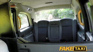 FakeTaxi - bögyös csaj dugni jött, nem utazni