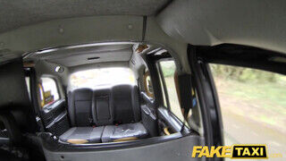 Fake Taxi - Carmel Anderson a bűbájos milf