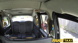 Fake Taxi - Gigantikus keblű milf fuvarért dug