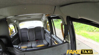 Fake Taxi - Carmel Anderson felizgult a sofőrre