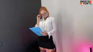 Sweetie_Fox - Szemüveges tini pipi popó maszturbálása