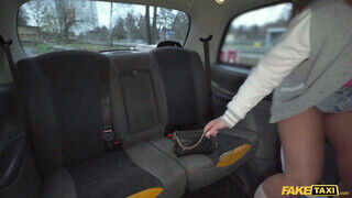 Fake Taxi - Chloe Chevaleir kedveli a gigantikus péniszt