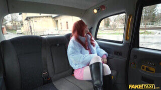 Fake Taxi - Porno fiatal vörös hajú nőci