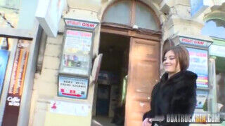 Boxtrucksex - Hatalmas tőgyes tini lány