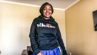 Afrikai fősulis szuka munkát keres a tanulmányaihoz