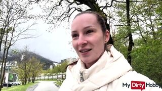 Forró tini amatőr nyilvános szopikázása idegennek