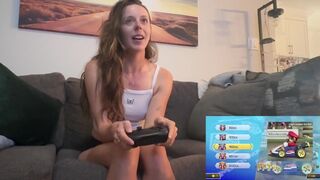 Csíkos mario kart párbaj lush toy-jal a puncimban – banánáradat a szenvedélyes játékban