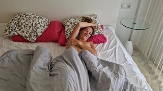 Izgató csóka megbassza a haver feleségét, miután az lelépett, és pov videót készít neki