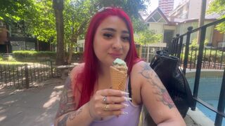 Vörös kolumbiai lány szereti a fagylaltot, végül a farkamat cumizza
