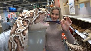 Letty black vadul kamatyol a nyilvános helyen monster pub 2-vel
