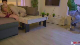 Mostohaanya leszopja a nevelő fia farkát és segg lyukba kufircolják a férje háta mögött