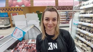 Bevásárlás közben találkoztam vele, cumizás a nyilvános wc-ben, és lenyeli a gigantikus spriccet