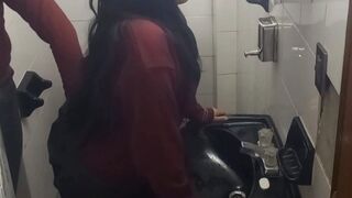 Tini latina diákok vad szexelése a fürdőben suli előtt