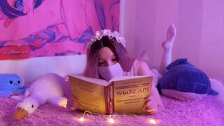 Apró tini macát teleélvezik a tökéletes seggén