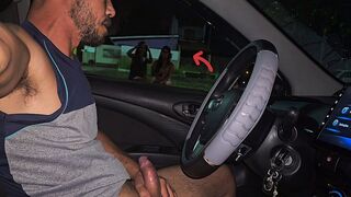 Utcai infó dupla izgató csajjal a buszmegállóban!